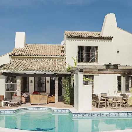 With 5 Bedrooms In Estepona, With Wonderful Sea View, Private Po Villa *