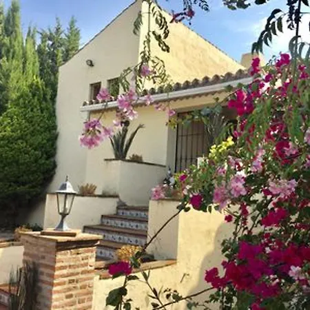 With 5 Bedrooms In Estepona, With Wonderful Sea View, Private Po