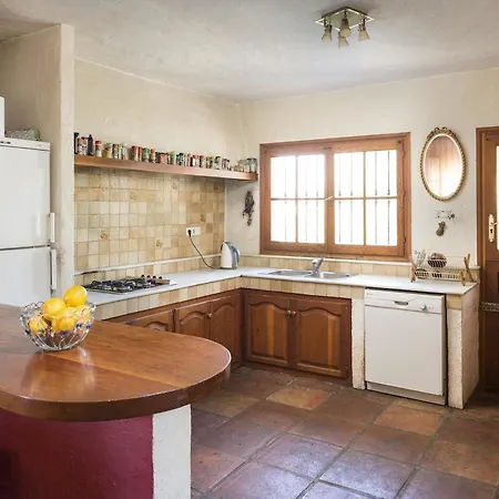 With 5 Bedrooms In Estepona, With Wonderful Sea View, Private Po Villa